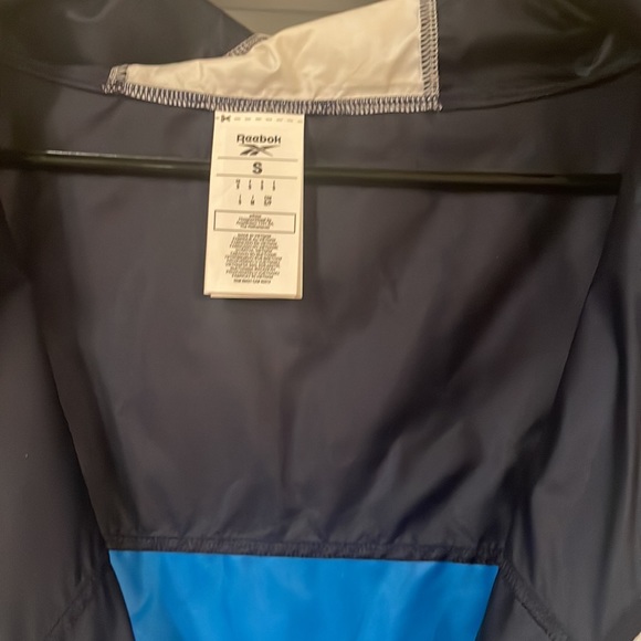 Men’s size small windbreaker - Picture 2 of 2